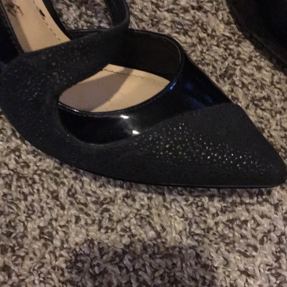 BCBG black heels size 6 - Picture 2 of 4